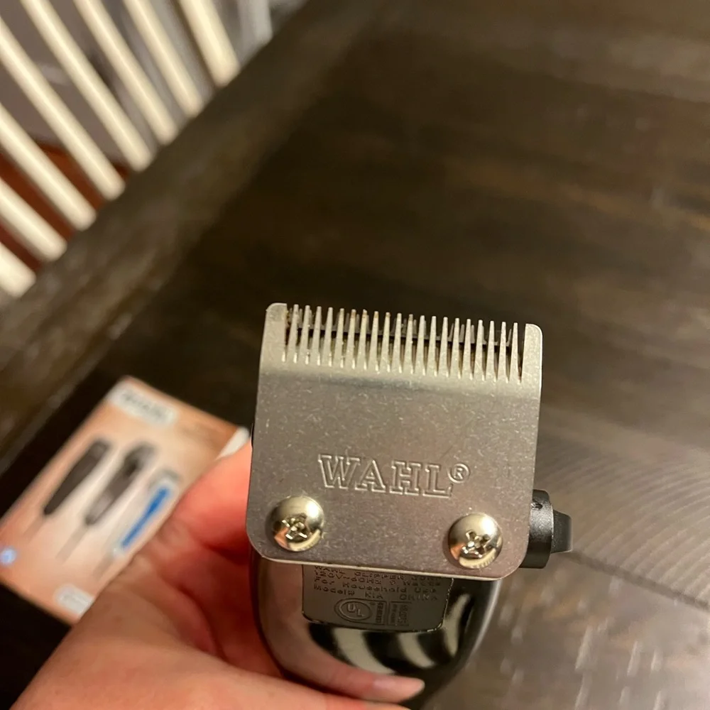 Wahl white black